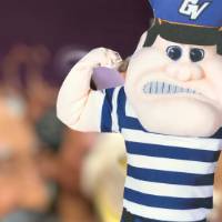 Louie the Laker in front of parade floats